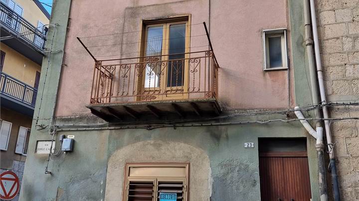 Casa singola in Vendita a  via sorge G. nola 23
