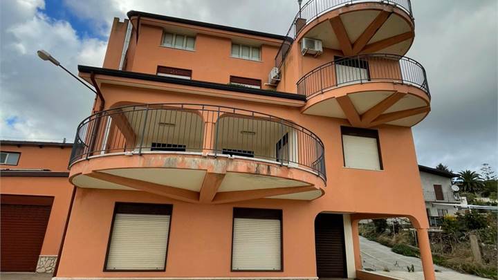 Villa in Vendita a Mussomeli (CL) via Federico II 