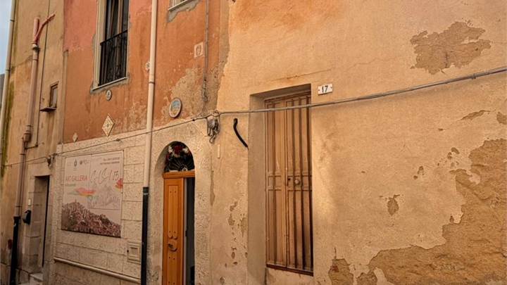 Casa singola in Vendita a Mussomeli (CL) in via Salamone
